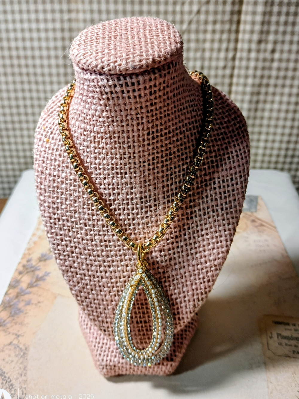 Gold Teardrop Crystal Pendant Necklace - Elegant Women’s Jewelry